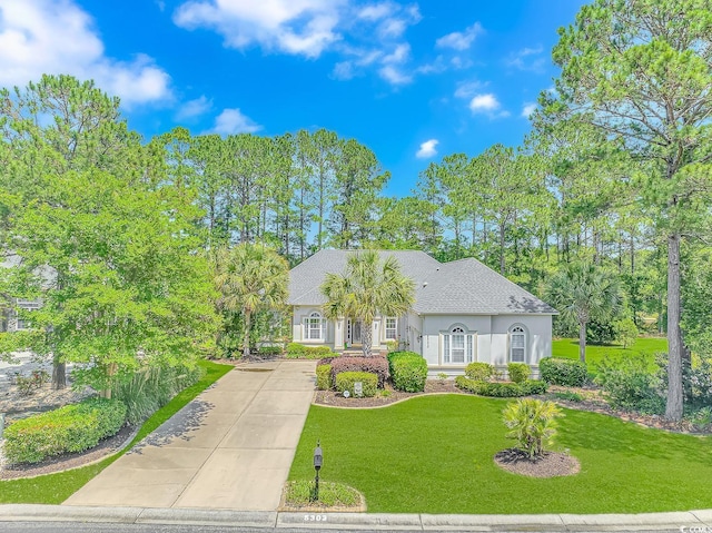 view of front of property with a front yard