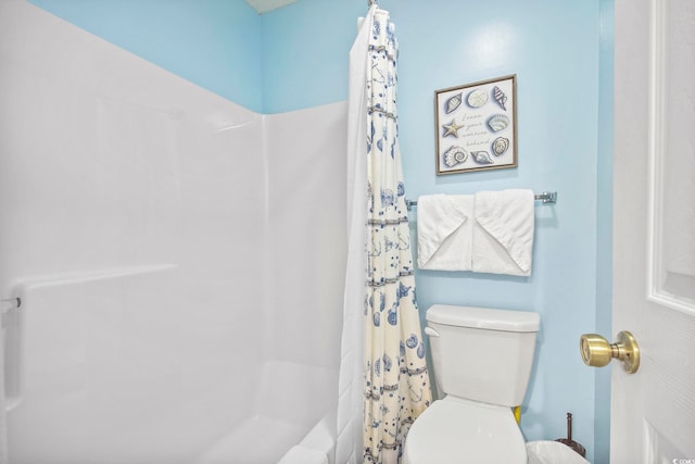 bathroom with toilet and shower / bath combo with shower curtain