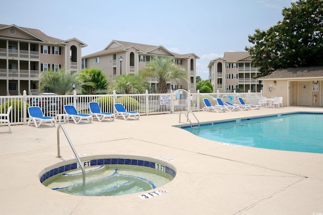 view of swimming pool