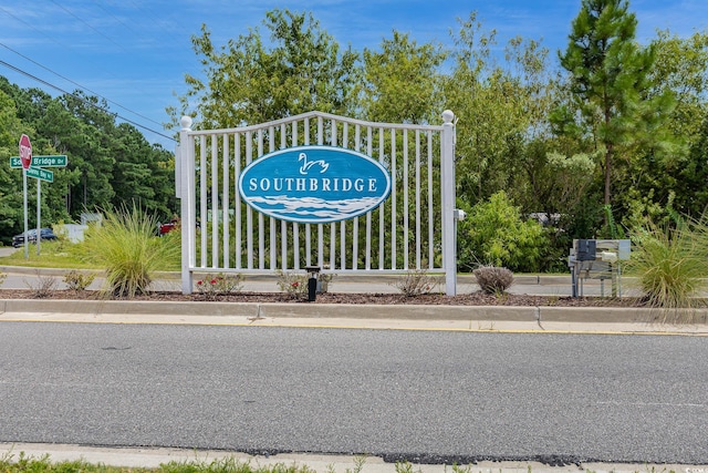 view of community / neighborhood sign