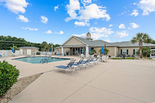 view of swimming pool featuring a patio