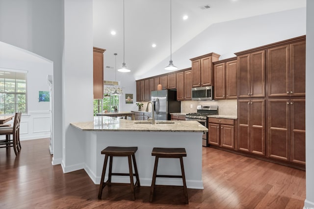 1433 Beaumont Way, Myrtle Beach, SC 29577 - kitchen featuring stainless steel appliances, a sink, a peninsula, a kitchen breakfast bar, and dark wood finished floors