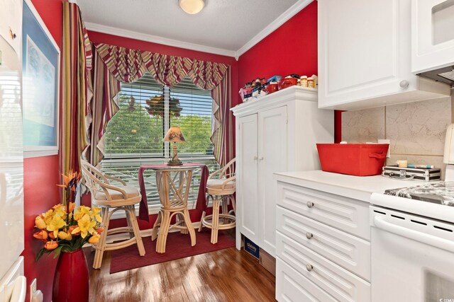dining area with ornamental molding and wood finished floors