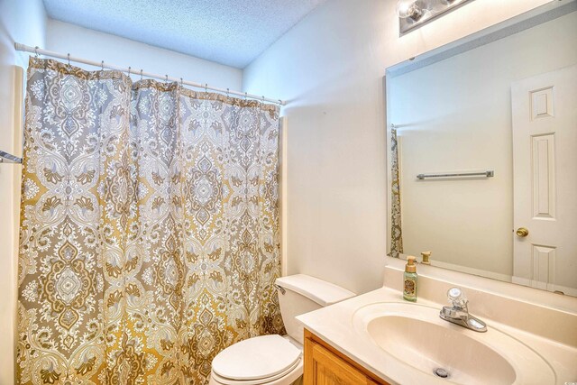 2513 Hunters Trl, Myrtle Beach, SC 29588 - full bath featuring toilet, a textured ceiling, vanity, and a shower with curtain