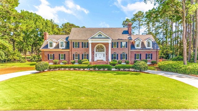 view of front of home featuring a front lawn