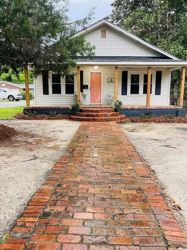 view of front of property featuring covered porch