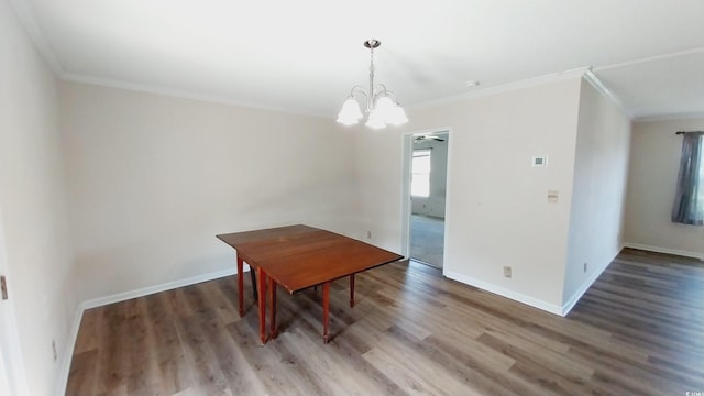 dining room with crown molding, hardwood / wood-style flooring, and ceiling fan with notable chandelier