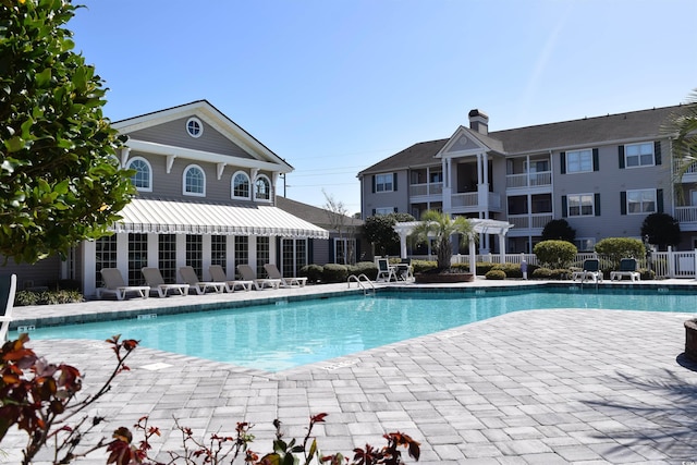 view of swimming pool