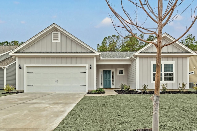 view of front of property featuring a front lawn and a garage