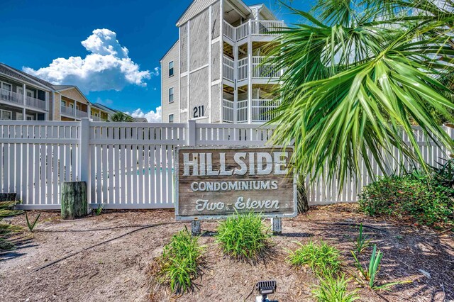 view of community / neighborhood sign