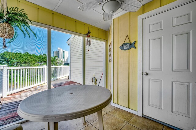 sunroom / solarium with ceiling fan