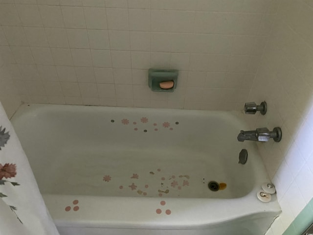 4155 Pinewood Dr, Mullins, SC 29574 - bathroom with a bathtub