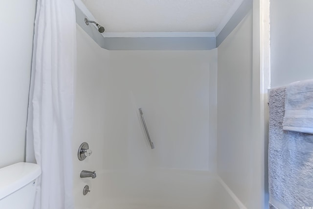 full bath with toilet and shower / tub combo with curtain