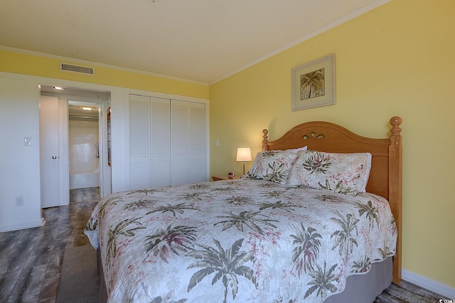 bedroom featuring a closet, visible vents, ornamental molding, wood finished floors, and baseboards