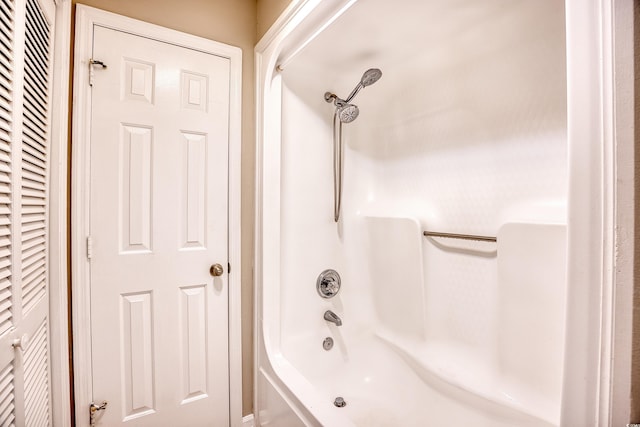 bathroom featuring shower / washtub combination