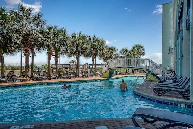 view of swimming pool