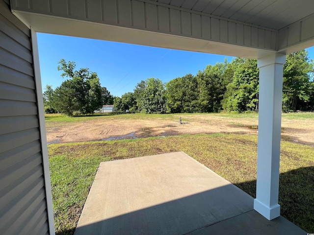 view of yard with a patio area