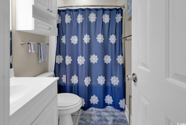 full bath with curtained shower, vanity, and toilet