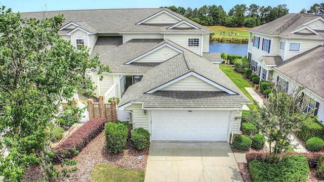 view of front of property featuring a water view