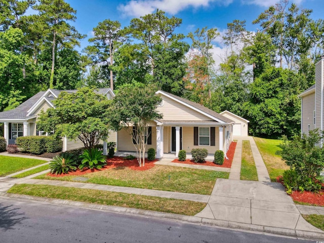 view of front of home featuring a front yard