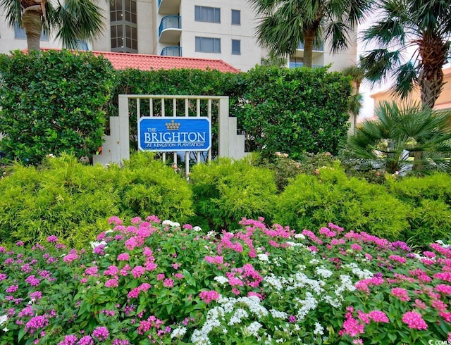 view of community / neighborhood sign