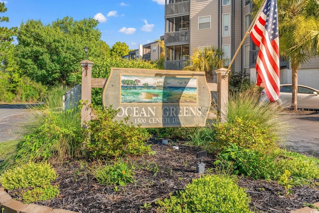 view of community / neighborhood sign