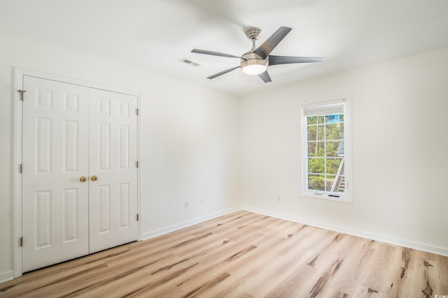 empty room featuring light hardwood / wood-style floors and ceiling fan