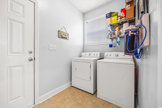 washroom featuring light tile patterned flooring and washing machine and clothes dryer