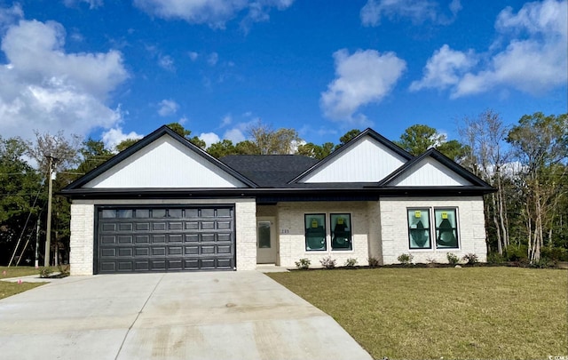 view of front facade featuring a garage and a front lawn