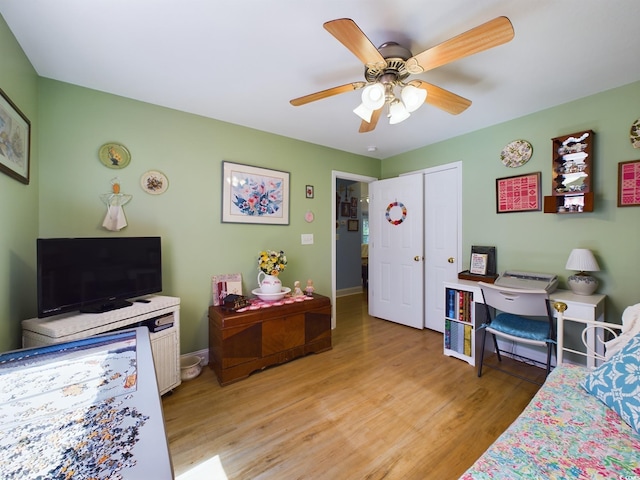 bedroom featuring light hardwood / wood-style floors, a closet, and ceiling fan