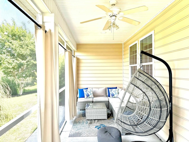 sunroom with ceiling fan