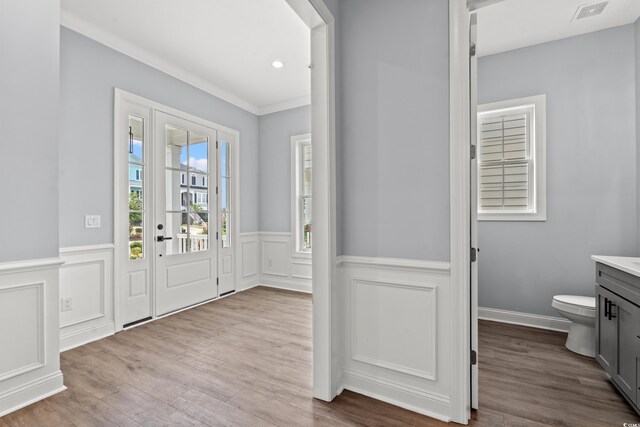 unfurnished room with ceiling fan, ornamental molding, and light wood-type flooring