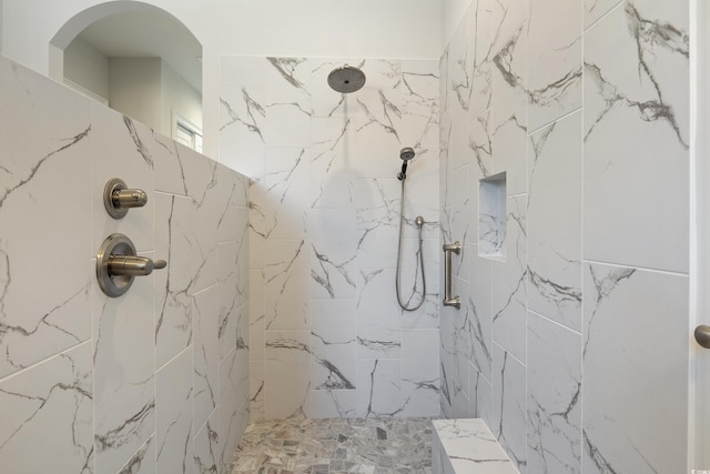 bathroom featuring tiled shower