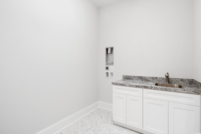 bathroom featuring sink