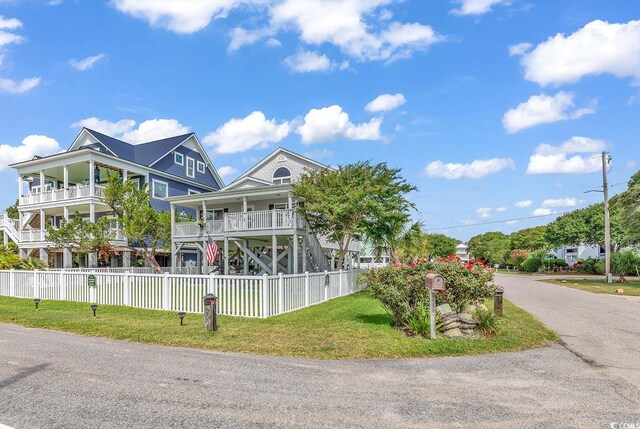 view of front of house featuring covered porch and a front lawn