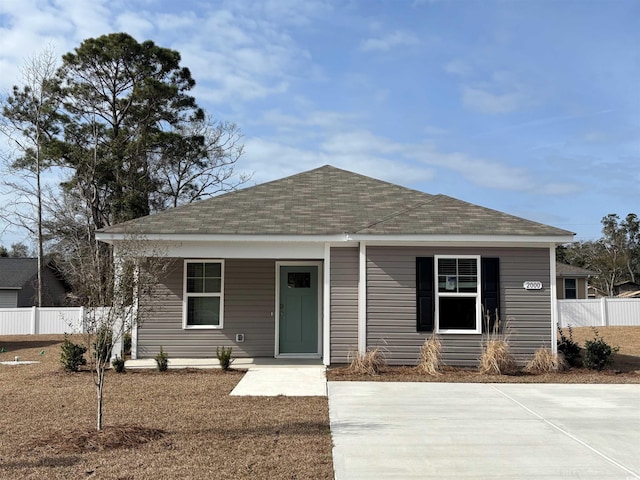 view of front of property with a front yard