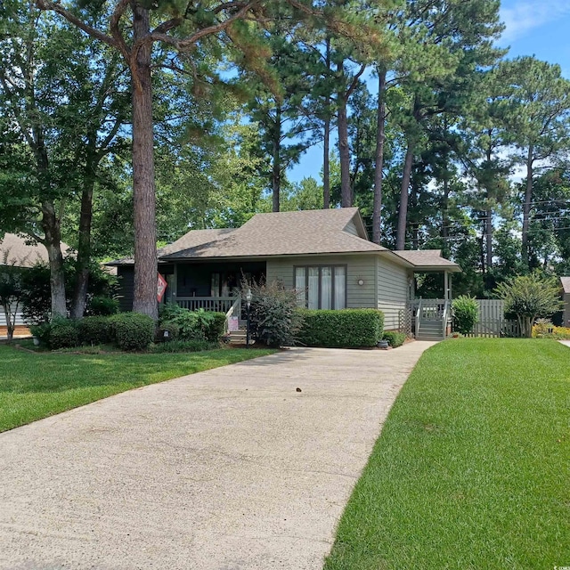 ranch-style house featuring a front lawn and covered porch