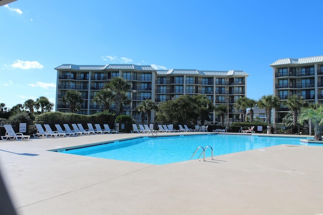 view of swimming pool