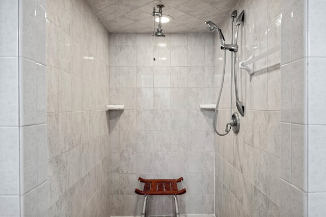 bathroom featuring a tile shower