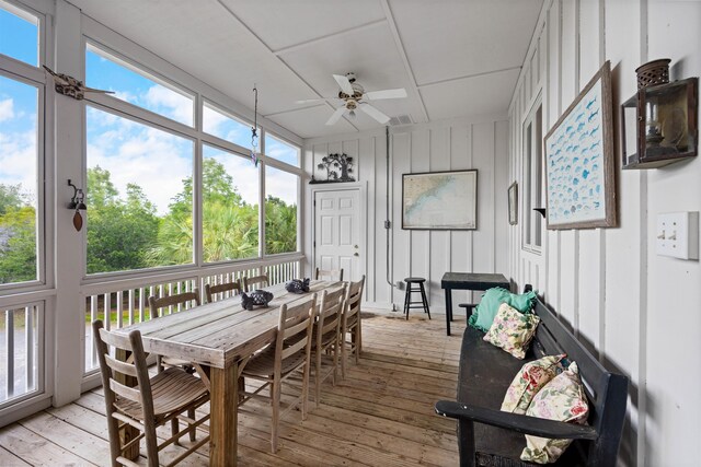 sunroom / solarium featuring ceiling fan