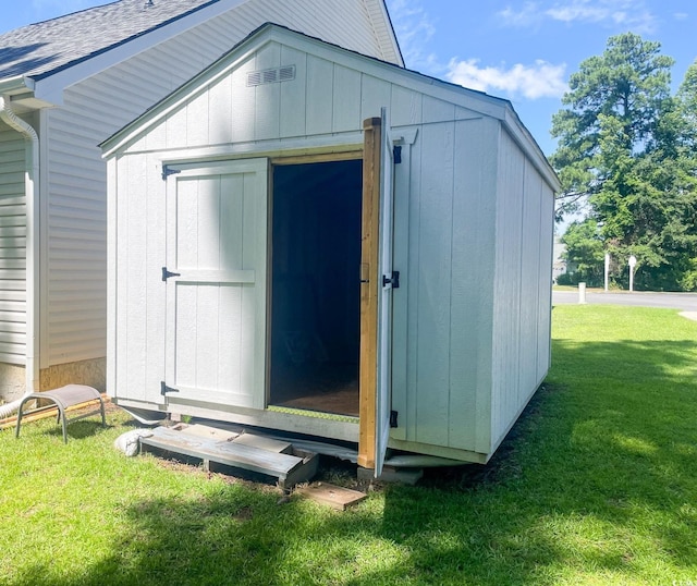 view of outdoor structure with a lawn