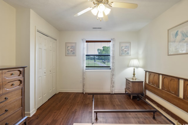 sitting room with dark hardwood / wood-style flooring and ceiling fan