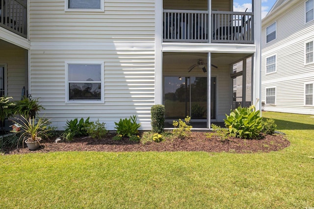 exterior space featuring a lawn