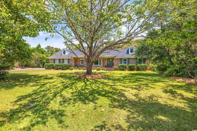 view of front facade with a front yard