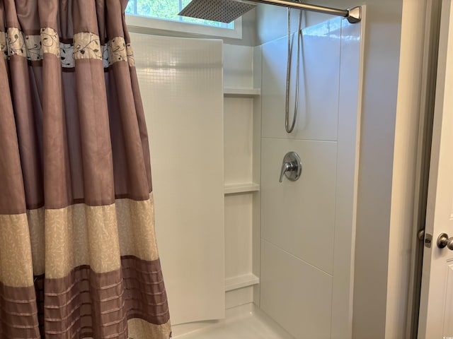 bathroom featuring toilet, vanity, and ceiling fan