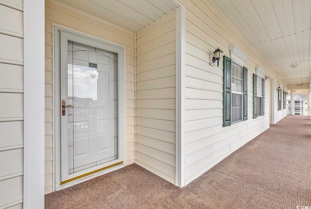 entrance to property featuring a porch