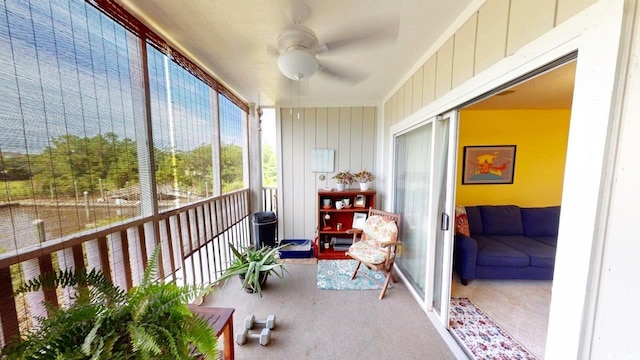 sunroom / solarium featuring ceiling fan