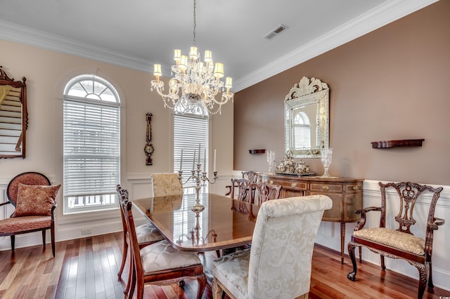 dining area featuring light hardwood / wood-style floors, a notable chandelier, and ornamental molding