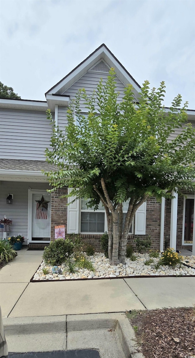 view of front of property