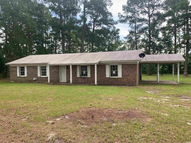 single story home featuring a front yard